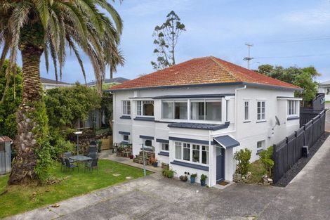 Photo of property in 15 Te Atatu Road, Te Atatu South, Auckland, 0610