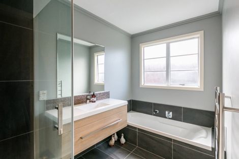 Photo of property in 14 Anderson Road, Taradale, Napier, 4112