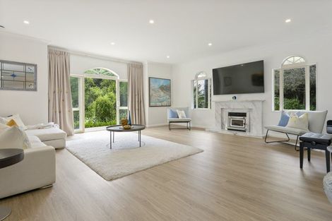 Photo of property in 7 Hobbs Road, Matakatia, Whangaparaoa, 0930