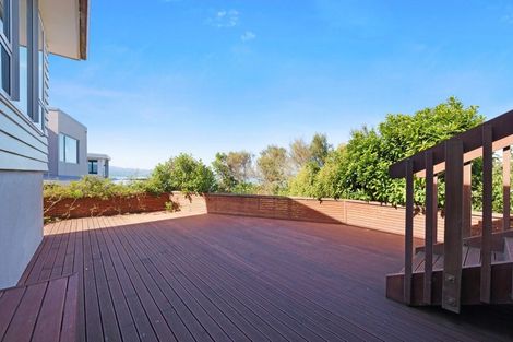 Photo of property in 52 Tamworth Crescent, Newlands, Wellington, 6037