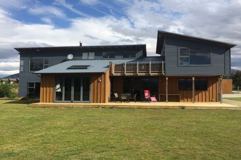 Photo of property in 2 Cleland Close, Wanaka, 9382