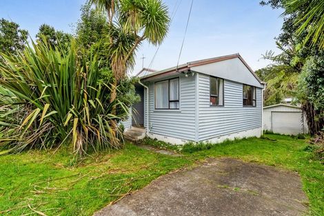 Photo of property in 12 Seaview Road, Marfell, New Plymouth, 4310