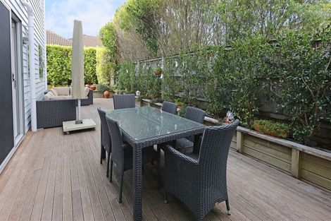 Photo of property in 114 Lake Panorama Drive, Henderson Valley, Auckland, 0612