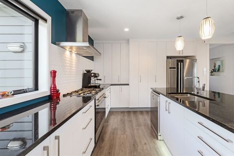 Photo of property in 2 Manapouri Lane, Aotea, Porirua, 5024