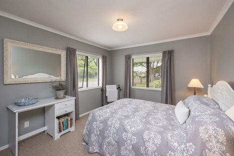 Photo of property in 1 Earl Place, Hokowhitu, Palmerston North, 4410