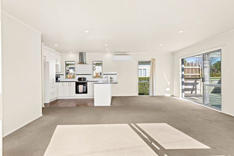 Photo of property in 3 Gazelle Avenue, Beach Haven, Auckland, 0626