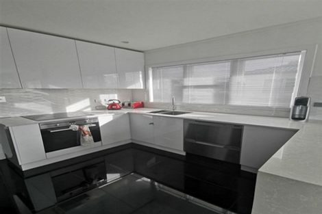 Photo of property in 3/240 Pakuranga Road, Pakuranga Heights, Auckland, 2010