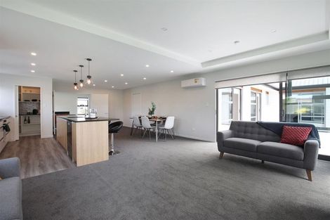 Photo of property in 2 Loch Tanna Way, Broomfield, Christchurch, 8042