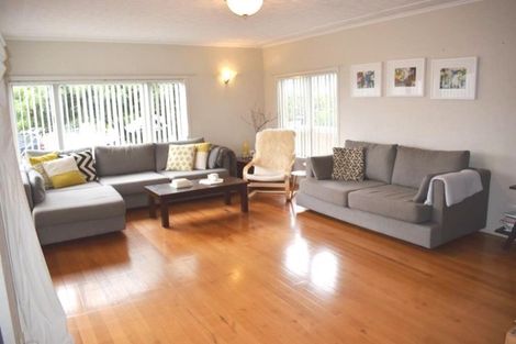 Photo of property in 2/6 Rothesay Bay Road, Rothesay Bay, Auckland, 0630