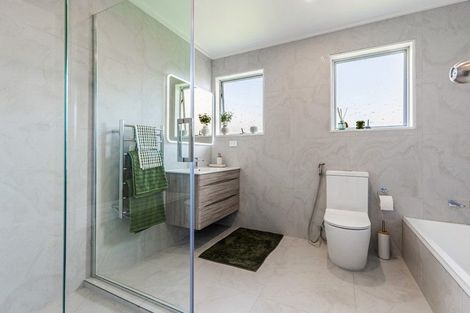 Photo of property in 33 Triangle Road, Massey, Auckland, 0614