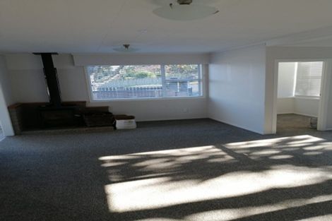 Photo of property in 5 Poharama Place, Marfell, New Plymouth, 4310