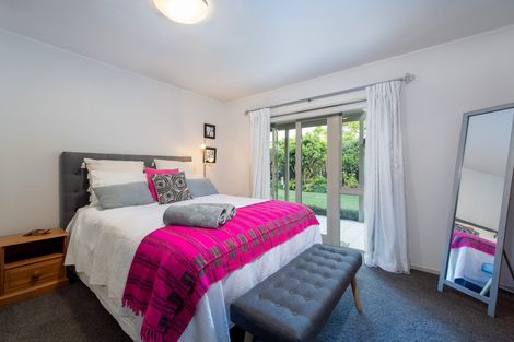 Photo of property in 27 Ocean View Road, Milford, Auckland, 0620