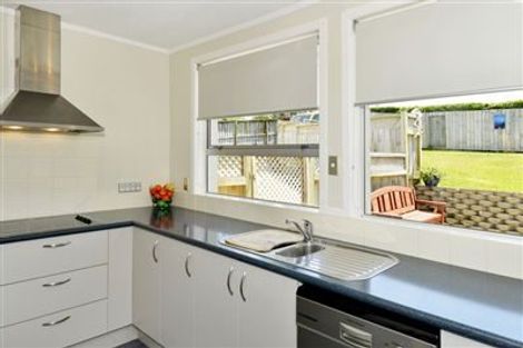 Photo of property in 1/552 Beach Road, Rothesay Bay, Auckland, 0630