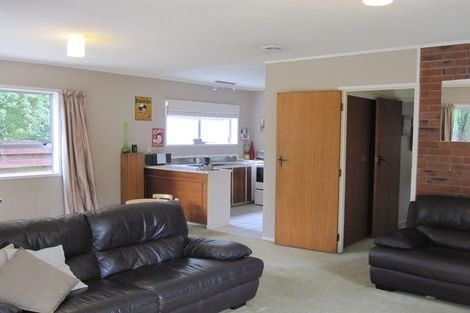 Photo of property in 2/76 Glenvar Road, Torbay, Auckland, 0630