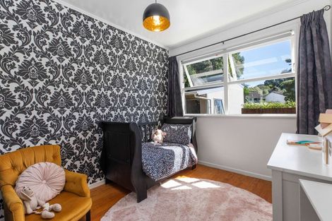 Photo of property in 8 Kashmir Road, Glen Eden, Auckland, 0602