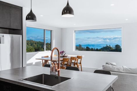 Photo of property in 5 Glendas Way, Acacia Bay, Taupo, 3385