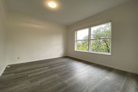 Photo of property in 1/55 Ayton Drive, Totara Vale, Auckland, 0629