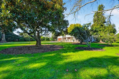 Photo of property in 873 Waitakere Road, Kumeu, 0891