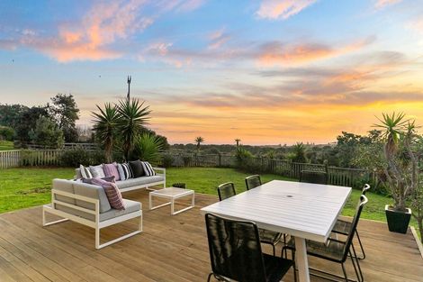 Photo of property in 333 Motutara Road, Muriwai, Waimauku, 0881