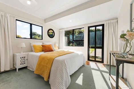 Photo of property in 5 Lagoon Way, West Harbour, Auckland, 0618