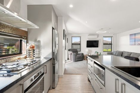 Photo of property in 8 Cupples Street, Papamoa Beach, Papamoa, 3118