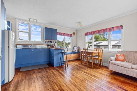 Photo of property in 10 North Street, Mokau, 4376