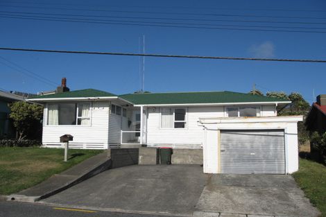 Photo of property in 18 Kenmore Street, Newlands, Wellington, 6037