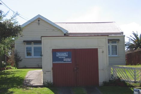 Photo of property in 1 Thynne Street, Foxton, 4814