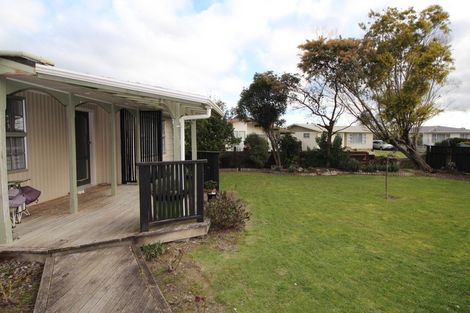 Photo of property in 27 Dunk Place, Milson, Palmerston North, 4414