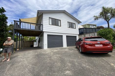 Photo of property in 27a Holiday Road, Stanmore Bay, Whangaparaoa, 0932