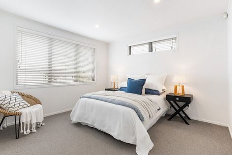Photo of property in 38 Exmouth Road, Northcote, Auckland, 0627