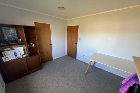 Photo of property in 24 Colchester Crescent, Newlands, Wellington, 6037