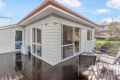Photo of property in 4 Worthington Place, West Harbour, Auckland, 0618