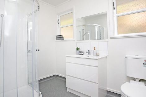 Photo of property in 104 Ruskin Road, Newlands, Wellington, 6037