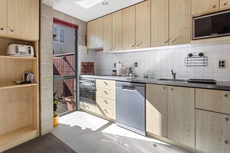 Photo of property in 4/868 Colombo Street, Christchurch Central, Christchurch, 8013