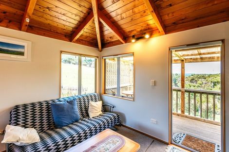 Photo of property in 92 Nick Johnstone Drive, Waiheke Island, 1971