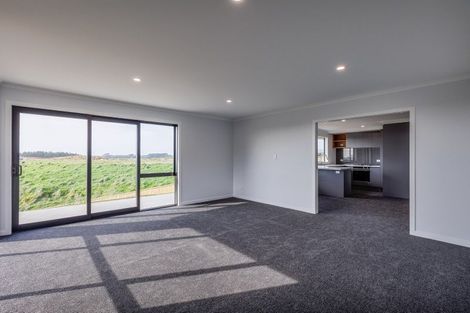 Photo of property in 19 Corsica Court, Fitzherbert, Palmerston North, 4410