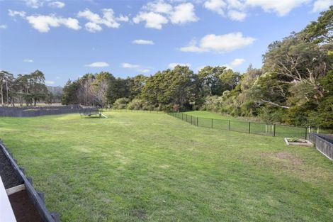 Photo of property in 21 Kahika Grove, Huapai, Kumeu, 0810