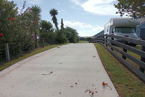 Photo of property in 308a One Tree Point Road, One Tree Point, 0118