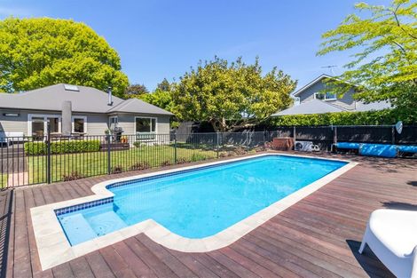 Photo of property in 36 Bryndwr Road, Fendalton, Christchurch, 8052