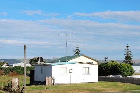 Photo of property in 138 Newcastle Street, Mahia, 4198