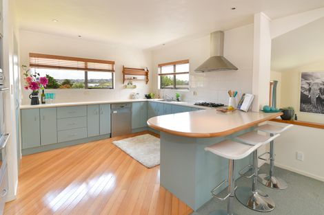 Photo of property in 77 Matija Place, Red Beach, 0932