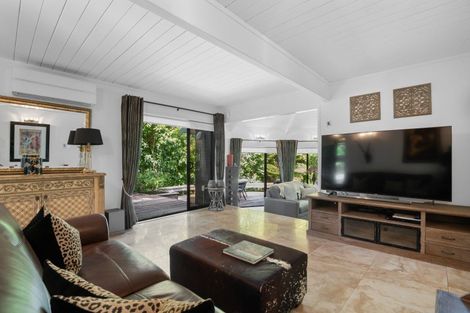 Photo of property in 19 Atarua Gardens, Waiatarua, Auckland, 0604