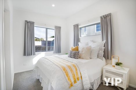 Photo of property in 4b Sunhaven Drive, Newlands, Wellington, 6037