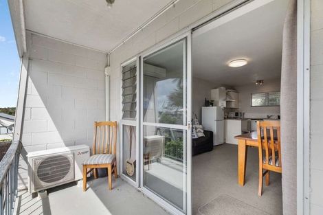 Photo of property in 10/32 Blockhouse Bay Road, Avondale, Auckland, 1026