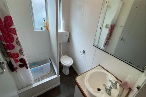 Photo of property in 31 Cumberland Street, Merrilands, New Plymouth, 4312