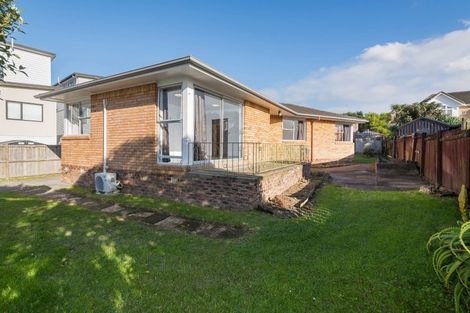Photo of property in 52 Cockayne Crescent, Sunnynook, Auckland, 0620