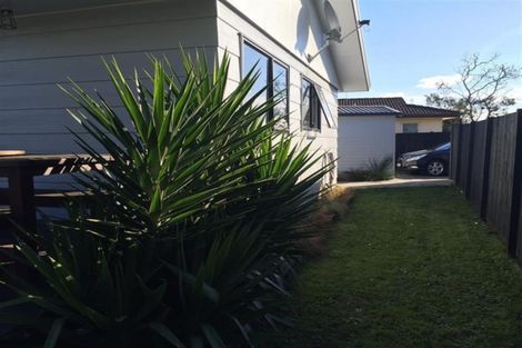 Photo of property in 2/25 Melleray Place, Randwick Park, Auckland, 2105