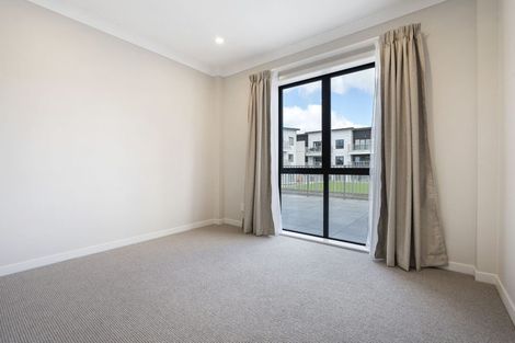 Photo of property in 2/132 Stancombe Road, Flat Bush, Auckland, 2016