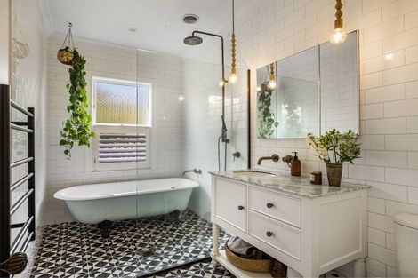 Photo of property in 1/92 Eversleigh Road, Belmont, Auckland, 0622